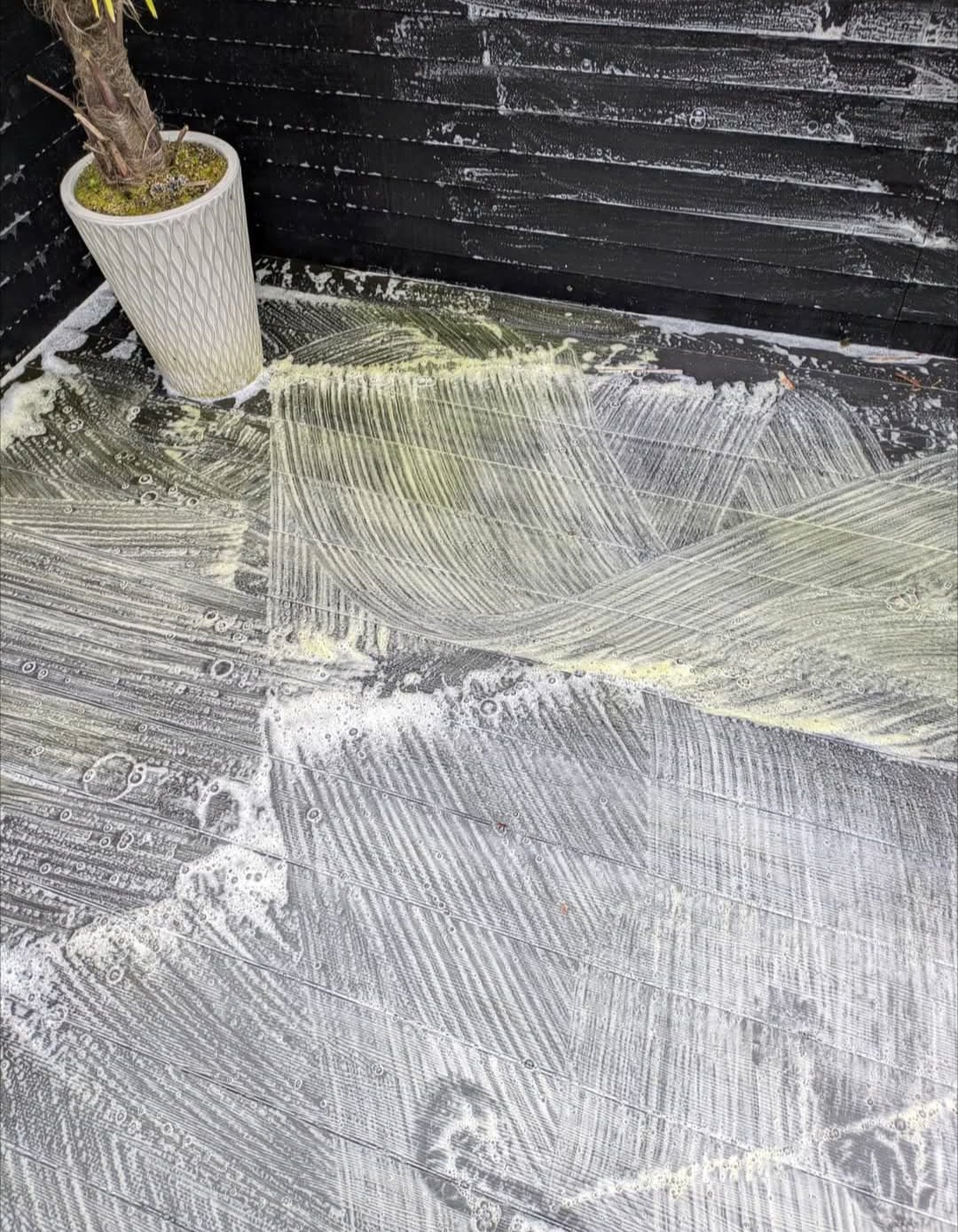 Streak-free surface cleaning finish